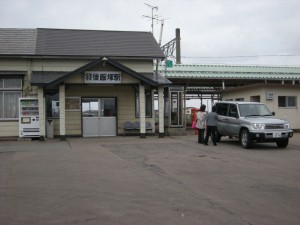 羽後飯塚駅舎