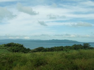 古宇利島から見た沖縄本島（奥間付近）